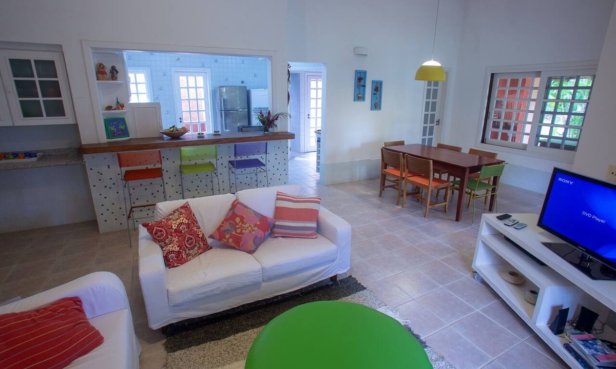 Camburi House | Charming beach house in a gated community.