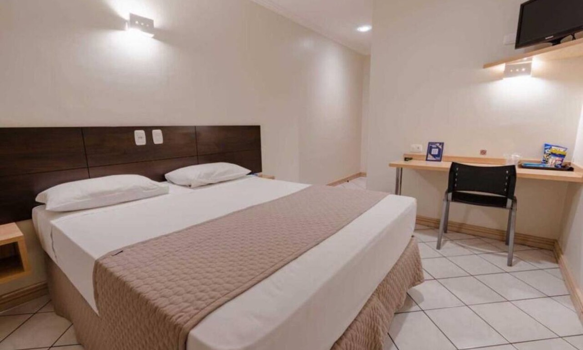 Umuarama Hotel | Clean Room w/Fresh Linens + Towels – Ideal for a Relaxing Stay