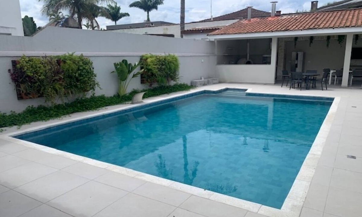 Balneario Guaruja House | Comfortable house with 4 suites in a luxury condominium in Guaruja