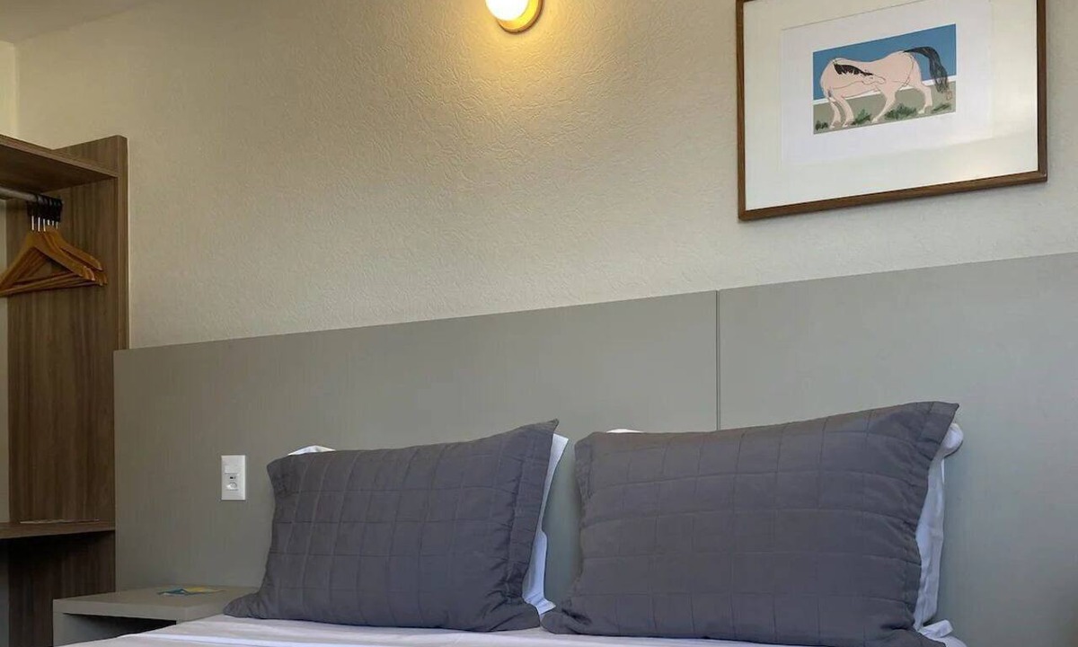 Vilas do Atlantico Hotel | Contemporary Room Steps from Vilas Beach | 10 Min Walk to the Beach