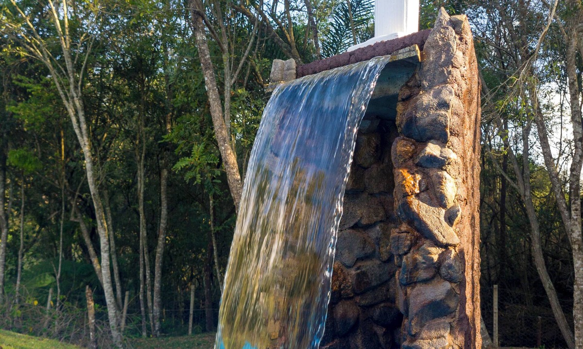 Extrema Cottage | Country house in Extrema with natural water pool, we accept pets