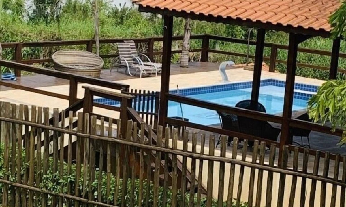 Igarata House | Country house with fireplace and swimming pool.