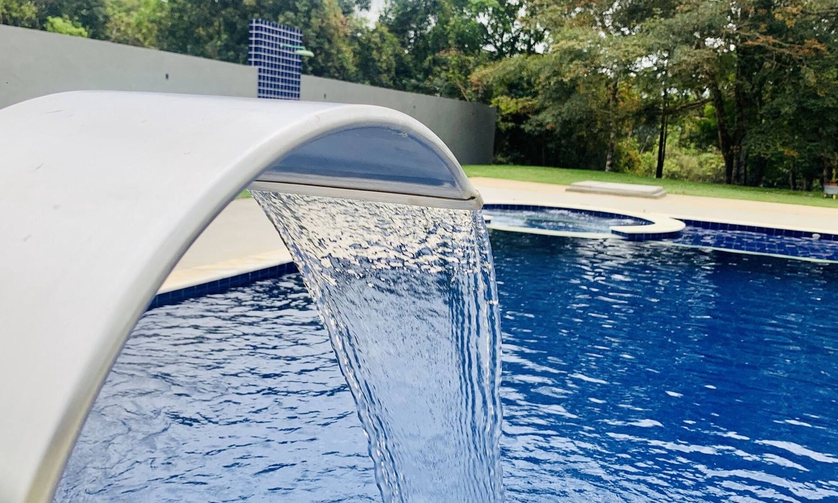 Pardinho Cottage | Cozy country home with a barbecue, pool, hot tub, waterfall, and wet deck.