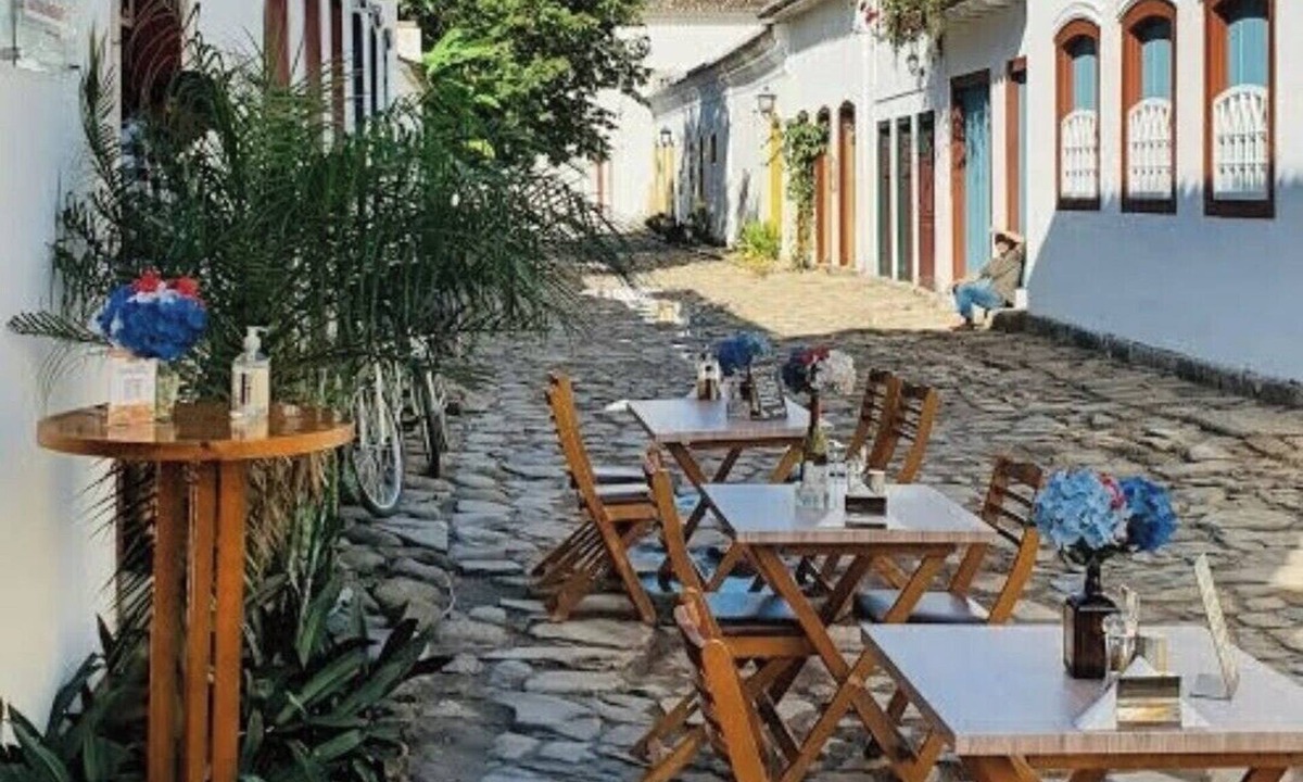 Pantanal House | Cozy two-story house for families in Paraty, and pet-friendly.