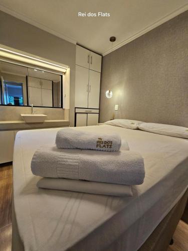 Cruzeiro Novo Apartment | CRUZEIRO NOVO, QUADRA SHCES 1307,ATÉ 4 PESSOAS, APARTAMENTO COM 3 QUARTOS SENDO 1 SUÍTE, ROUPA DE CAMA E BANHO INCLUSAS, PRÉDIO COM ELEVADOR E COMÉRCIO PRÓXIMO, WI-FI, SMART TV, COZINHA COMPLETA By REI DOS FLATS