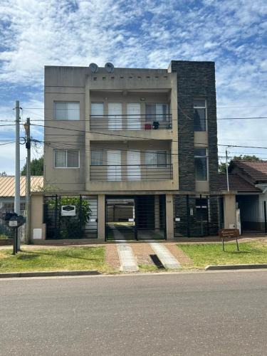 Colon Apartment | Departamento dos dormitorios con cochera zona terminal ómnibus Colón