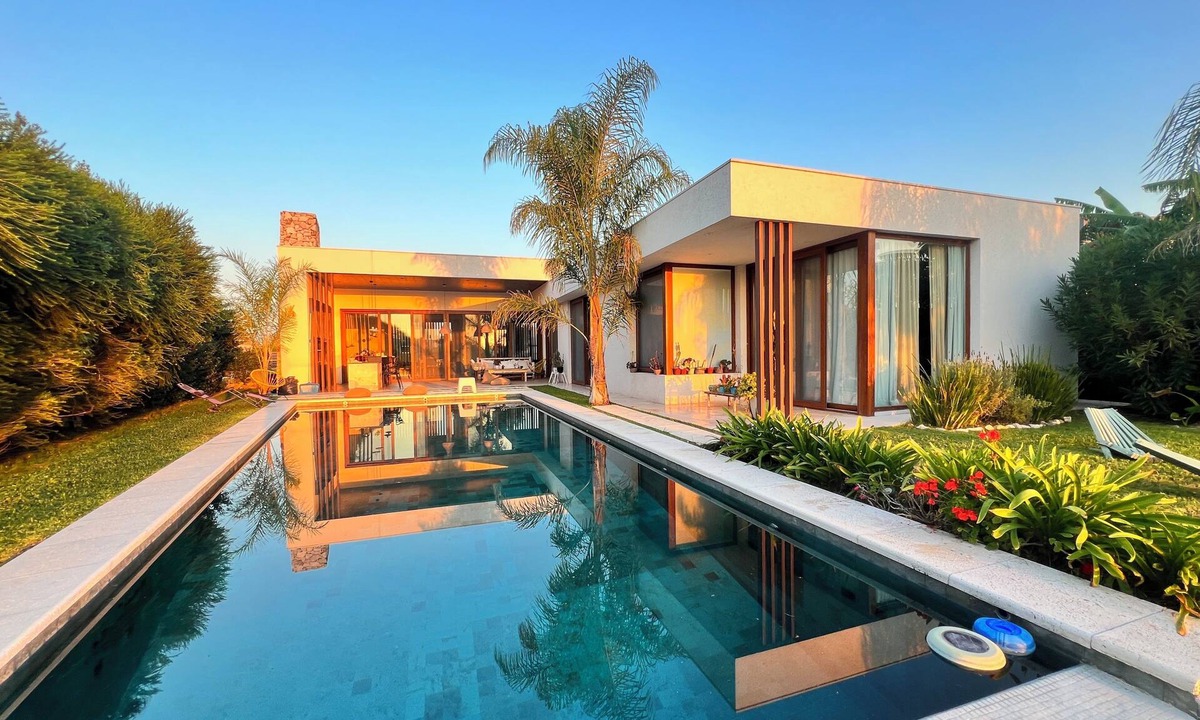 Belen de Escobar House | Designer Lakefront luxury Home with Pool & Jacuzzi | 4BR Private Retreat near BA