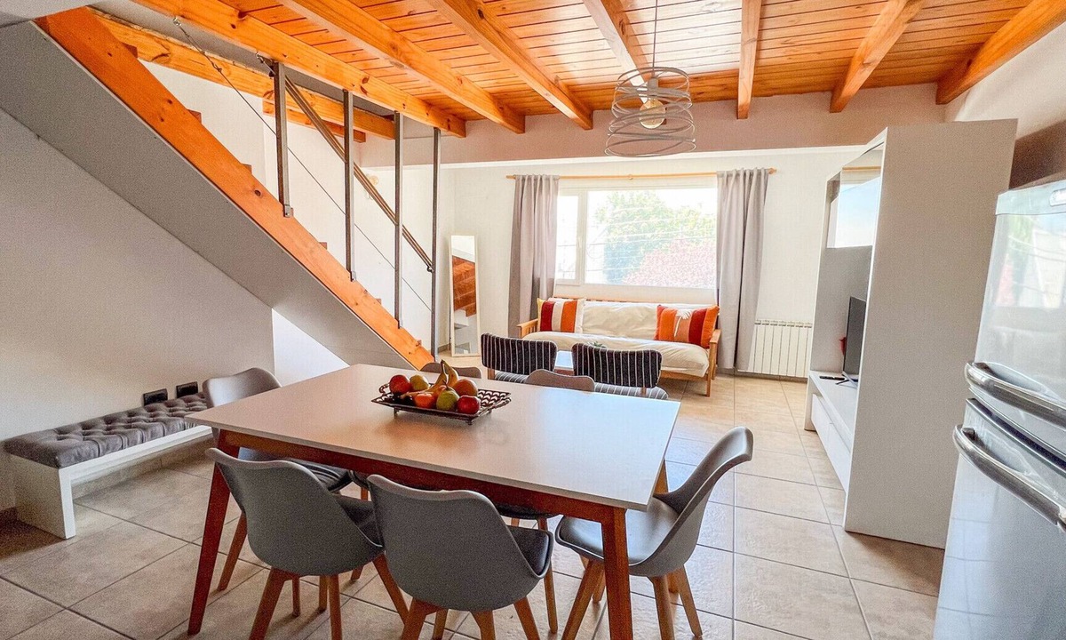 10 de Diciembre Apartment | Downtown Bariloche: Spacious and bright duplex