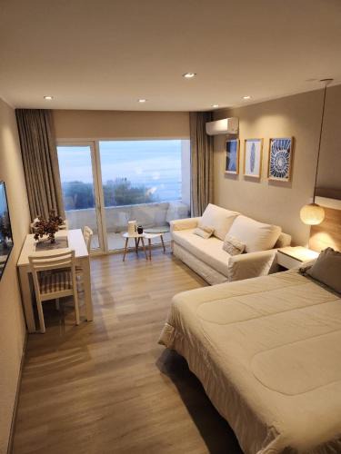 Quequen Apartment | DPTO FRENTE Al MAR EN QUEQUEN CON PISCINA CLIMARIZADA CUBIERTA