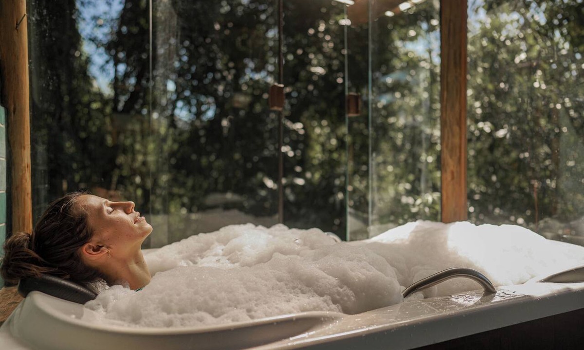 Monteiro Lobato Ski Chalet | Eco-friendly chalet with hot tub, trail to waterfall and beautiful view.