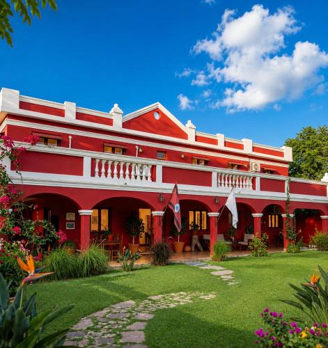 Coronel Moldes Hotel | El Crestón Hotel