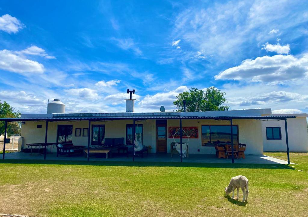 Gaiman House | Estancia TATAY