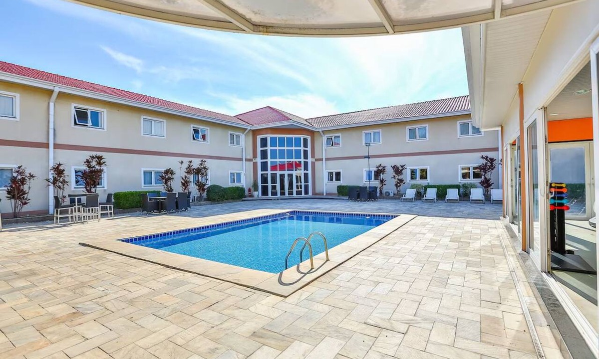 Vila Hortolandia Hotel | Family-Friendly Stay | Free Breakfast & Pool | Near Jardim Botânico