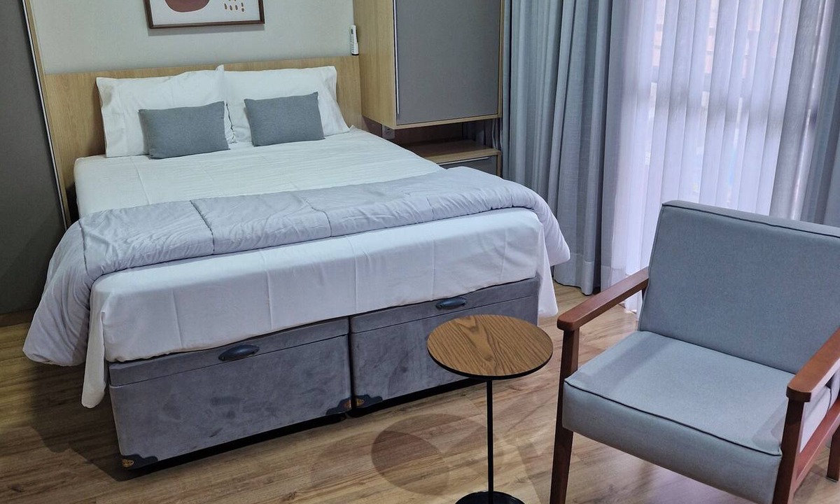 Sao Paulo Apartment | Fully equipped studio apartment with queen bed, 140m from Alto do Ipiranga metro station, with air conditioning.