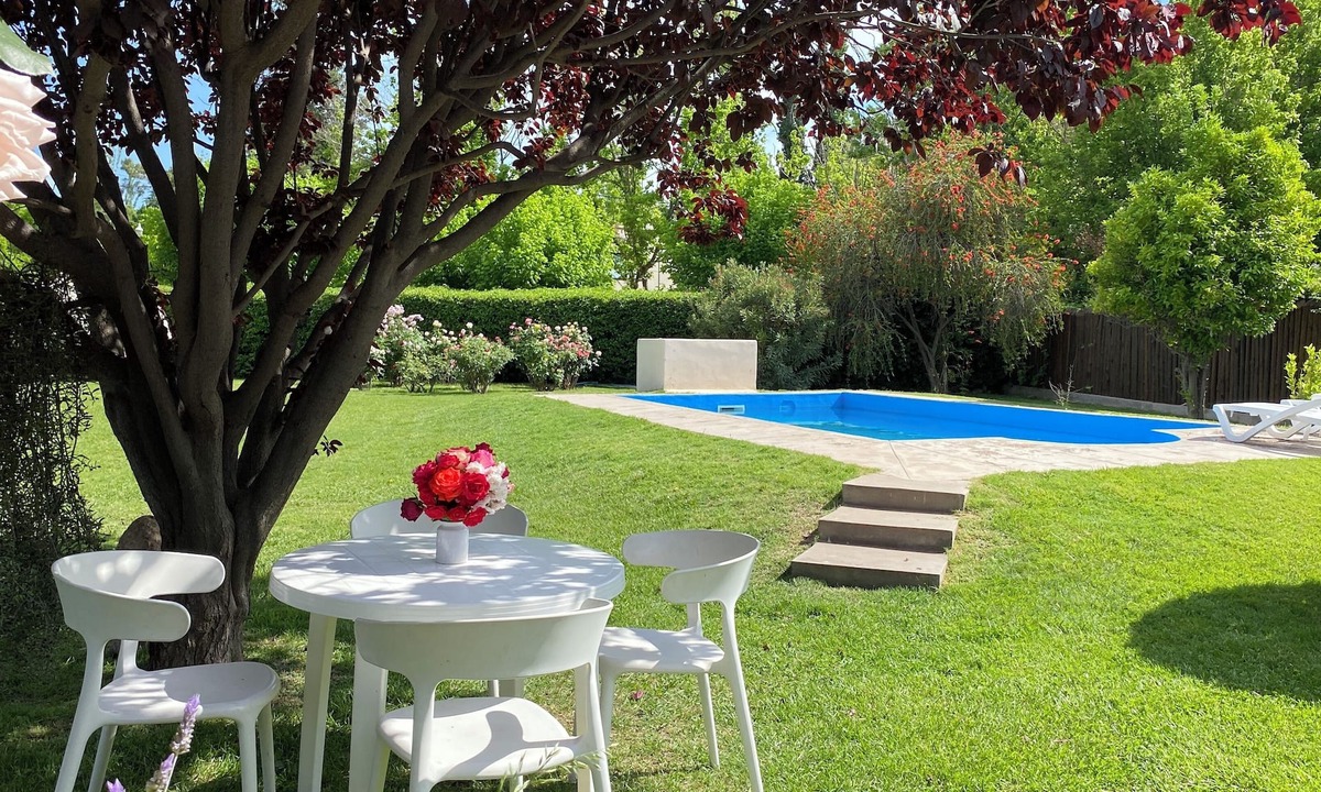 Chacras de Coria House | Garden, barbecue and swimming pool, in Chacras de Coria, wineries and mountains area.