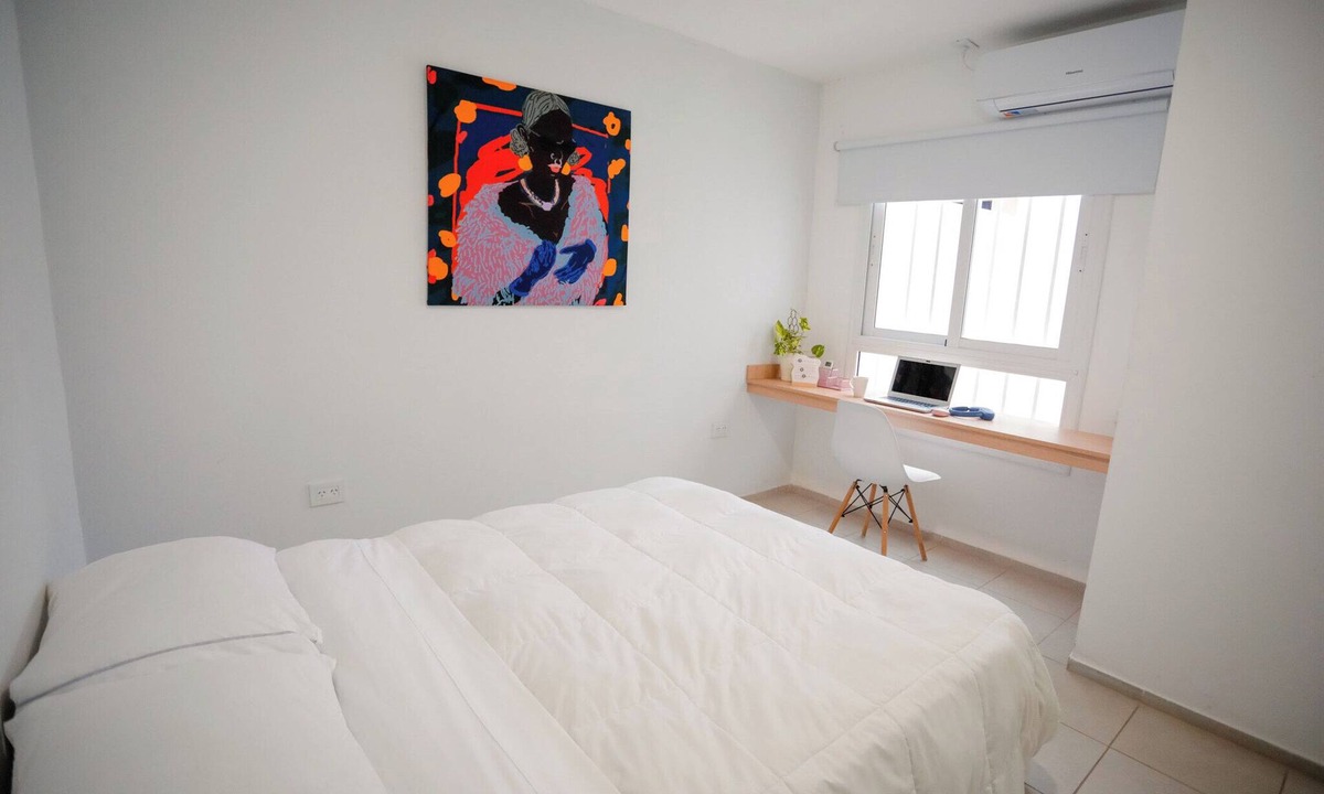 General Roca Apartment | Home office apartment with a fully equipped, comfortable desk, Roca