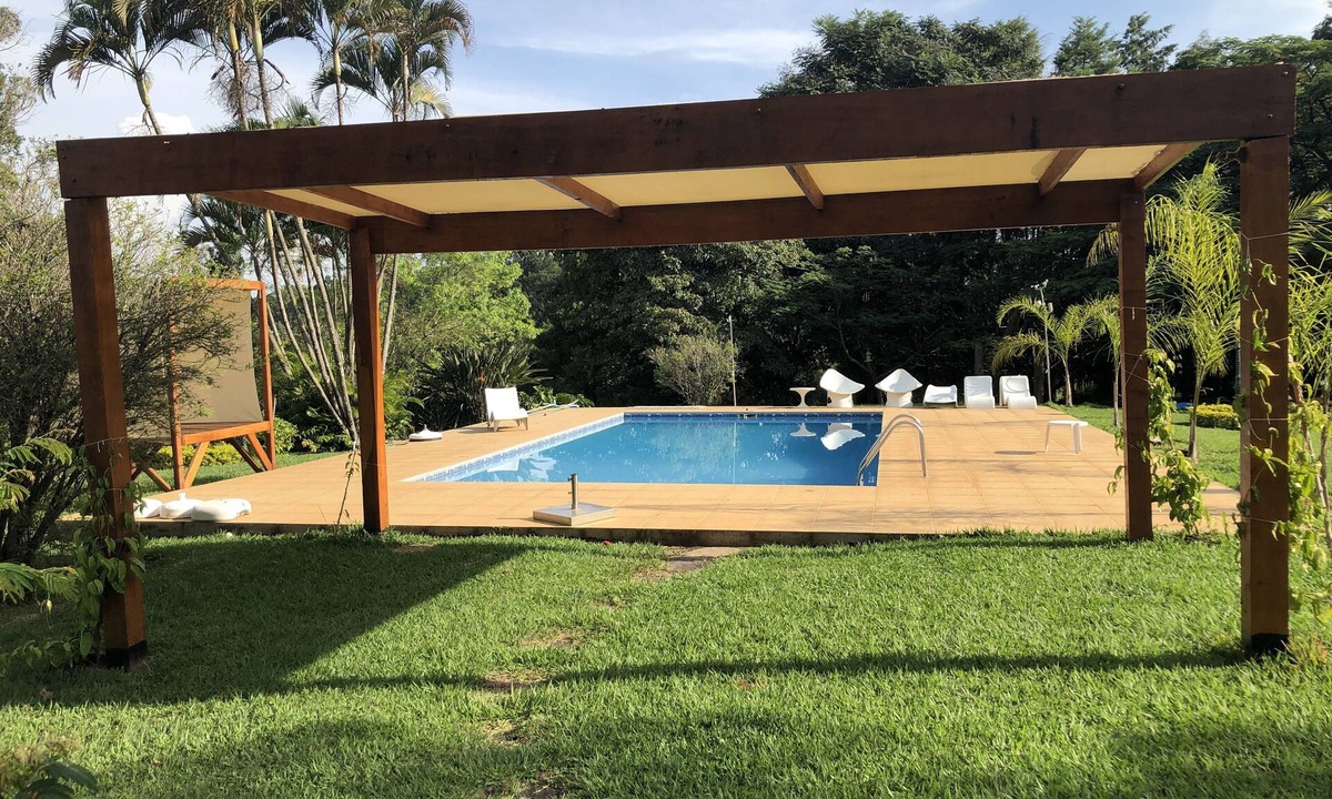 Itu House | Horse farm with a generous recreation area, farm animals, and complete infrastructure.