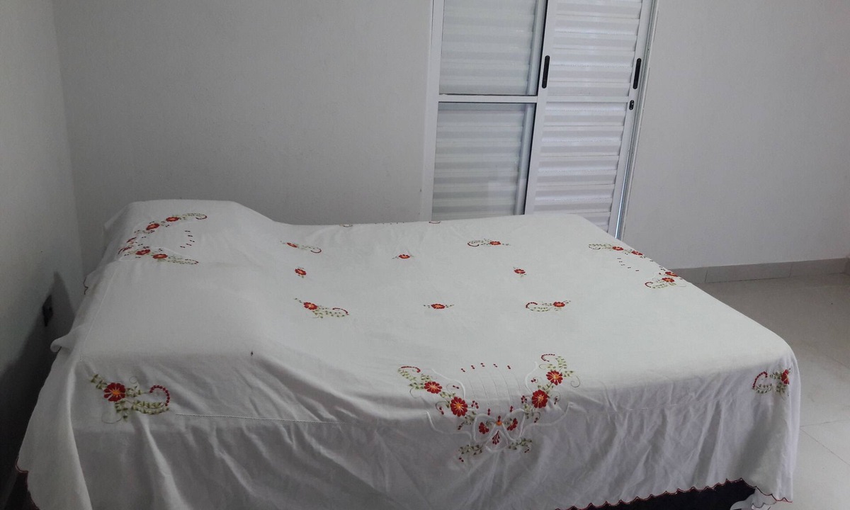 Pontal da Cruz House | House accommodates 9 people, large living room, 2 balconies, TV, Netflix, Wi-Fi, beautiful beach.
