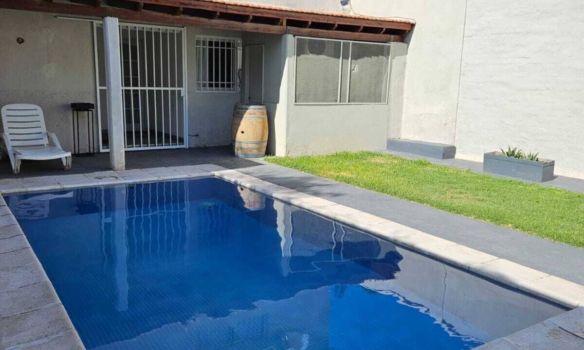 Mendoza City Center House | House for 10 pax, with swimming pool, a few meters from Parque General San Martin, in the city.