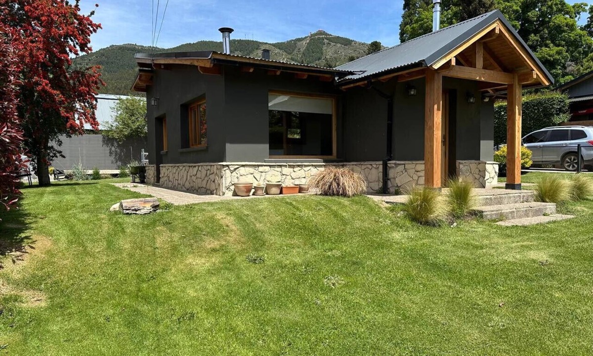 San Carlos de Bariloche House | House in Pinar de Festa with barbecue area
