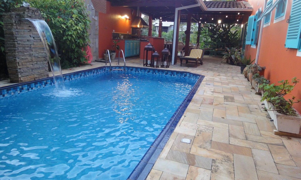 Toque-Toque Pequeno House | House in a Gated Community - 6 Suites with Air Conditioning, Private Pool, BBQ, WiFi