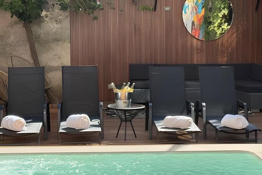 Palermo House | House in Soho Heated Pool, BBQ Grill & Playroom