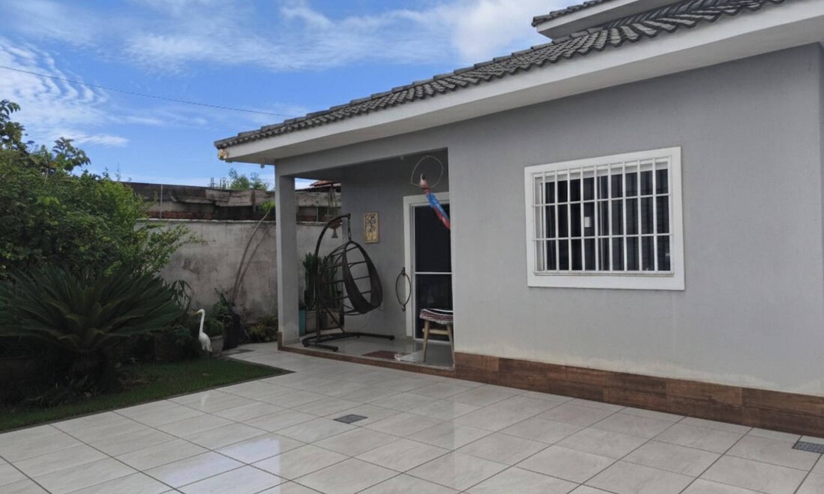 Itaipuacu House | House near the beach in Itaipuaçu, with swimming pool, barbecue and a beautiful lawn.
