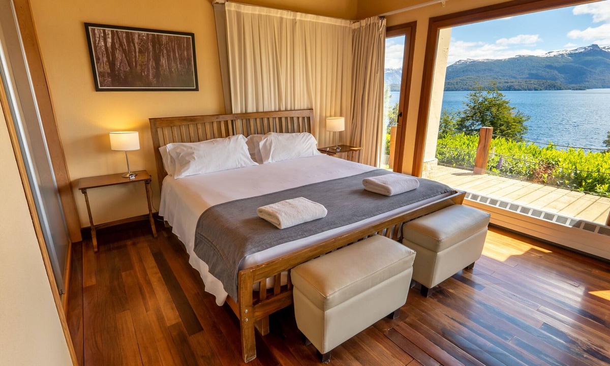Angostura Ski Chalet | House next to Lake Nahuel Huapi: with stunning panoramic views & Outdoor Jacuzzi
