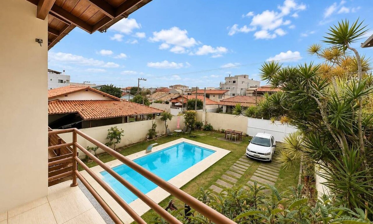 Capivari House | House with 3 bedrooms, pool and air conditioning, 2km from the beach.