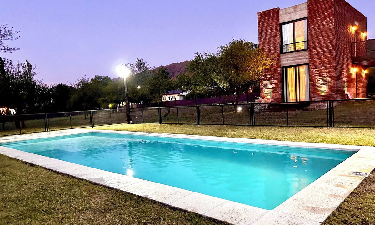 Dr. Enrique Zarate House | Iwoka Country Loft. Two-story property, with swimming pool, fully equipped!