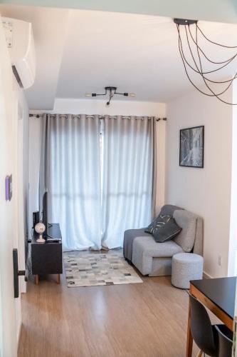 Gleba Fazenda Palhano Apartment | JH - 509 - Gleba com ar-condicionado na sala e quarto, sacada e piscina