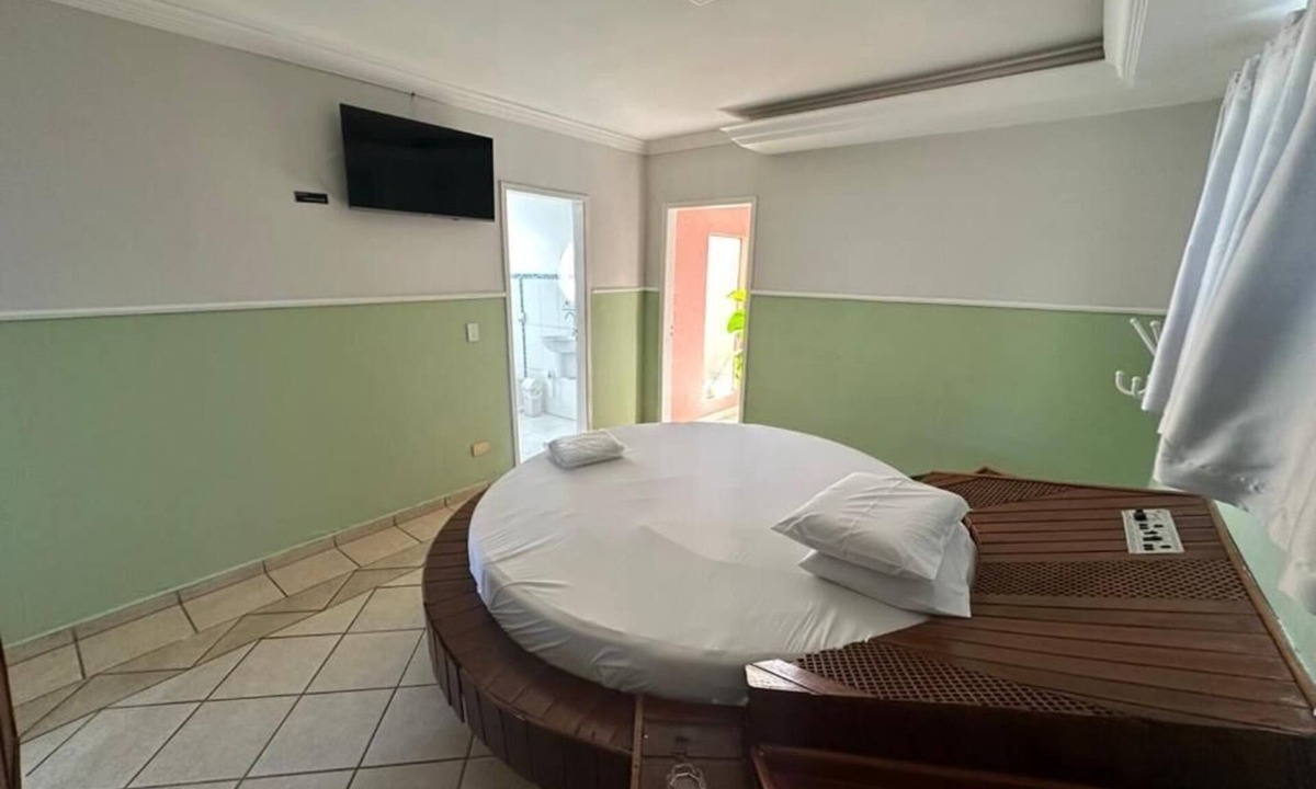 Jacarezinho Hotel | Johnnys Motel-Hotel