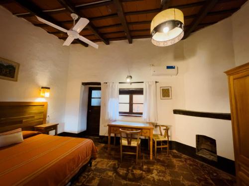 Coronel Moldes Hotel | La Casona de Moldes