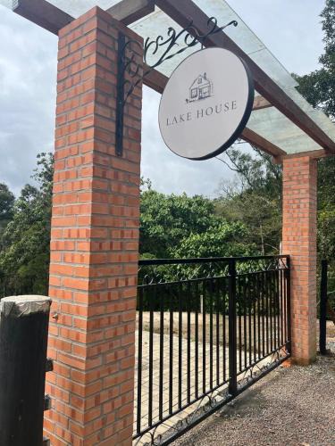 Doutor Pedrinho House | Lake House SC