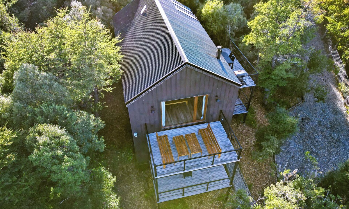 San Carlos de Bariloche Ski Chalet | Lakeview Chalet in Bariloche: Elevated comfort with panoramic views