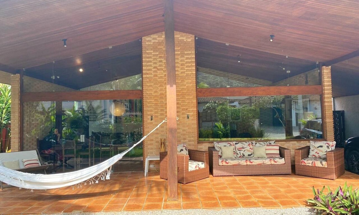 Lazaro House | Lazaro Beach House/Domingas Dias Spacious and Charming - Great for Home Office