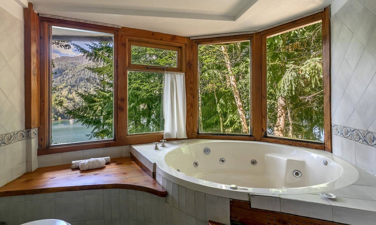 Villa La Angostura Cabin | Le Pommier 1 | Cabañas frente al Lago y con Pileta Climatizada