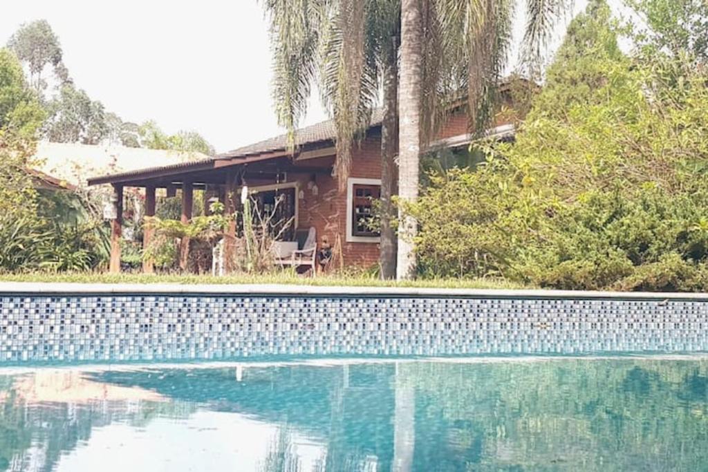 Condominio Vila Verde Villa | Linda Chácara em Condomínio com Piscina Climatizada, 5 Quartos, Churrasqueira e Muita Natureza a 40 Min de SP