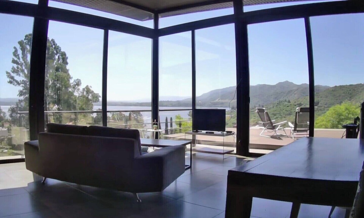 Villa Carlos Paz House | Lodge House, with full view of the lake and mountains.