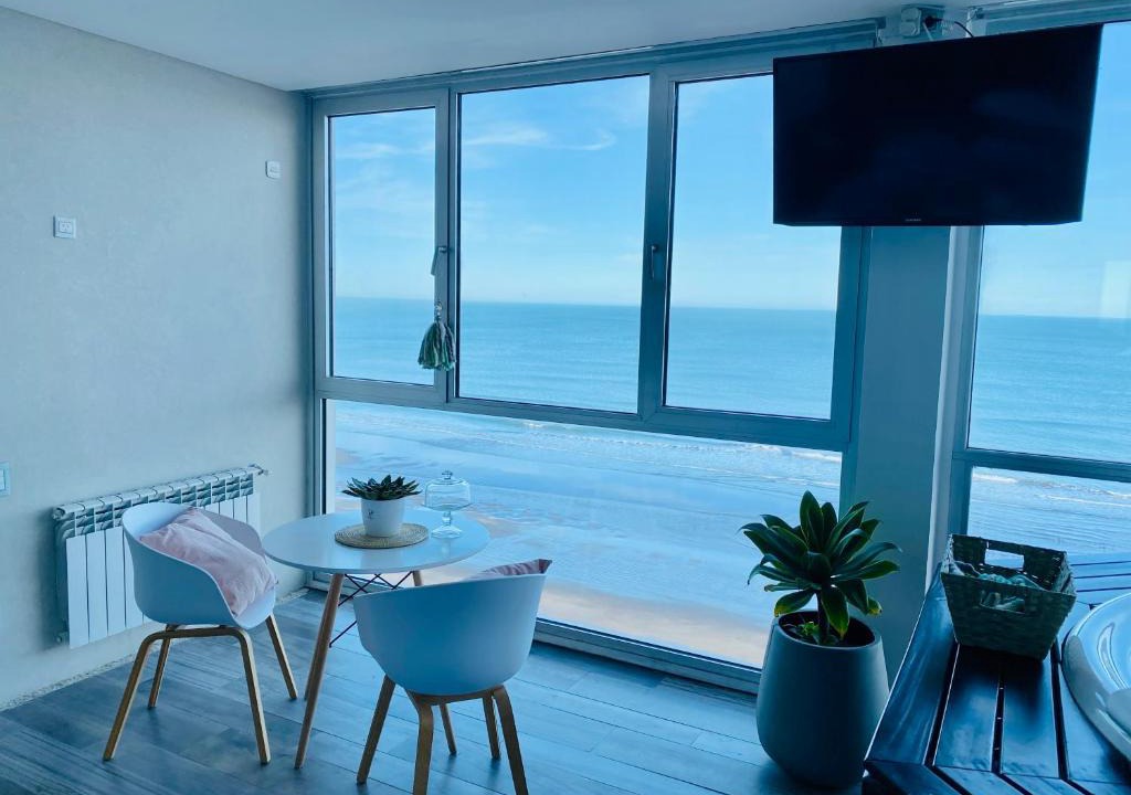 Partido de Monte Hermoso Apartment | Loft 7 piso frente al mar para 2 personas