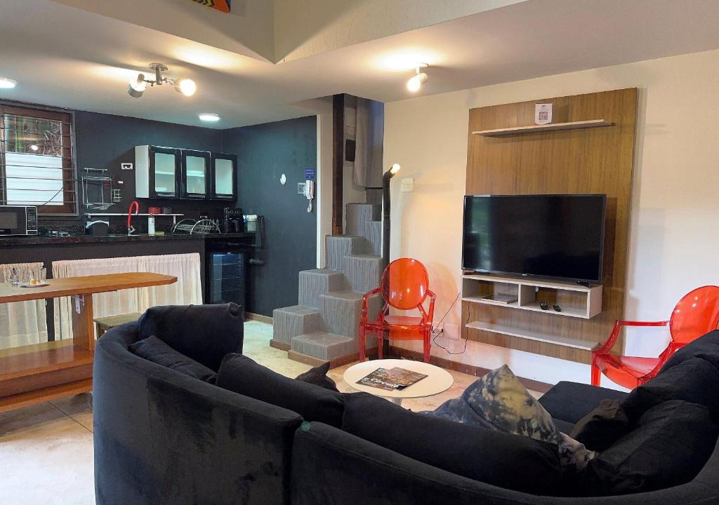 Carapicuiba Ski Chalet | Loft Aconchegante com Atmosfera Intimista em Meio à Natureza – Granja Viana