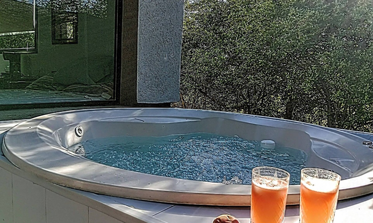 Mercedes Apartment | Luminous one-bedroom with outdoor Jacuzzi