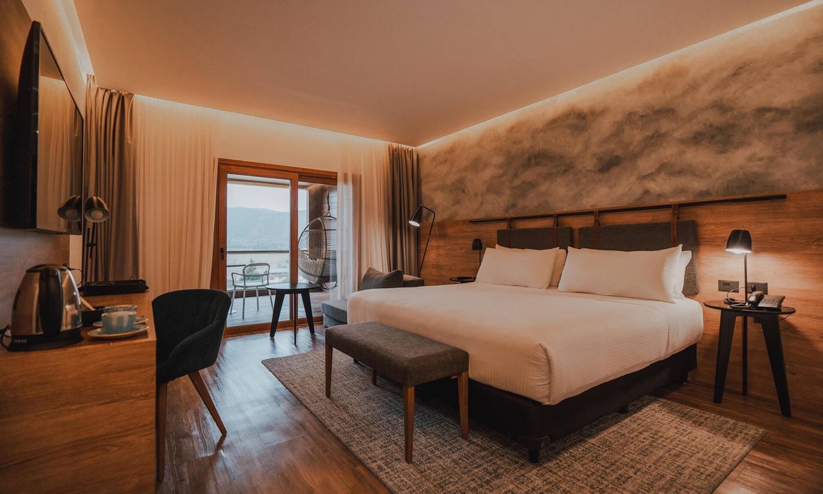 Villa General Belgrano Hotel | Luxe Mountain Retreat: Private Balcony & Outdoor Pool | Near Noah's Ark