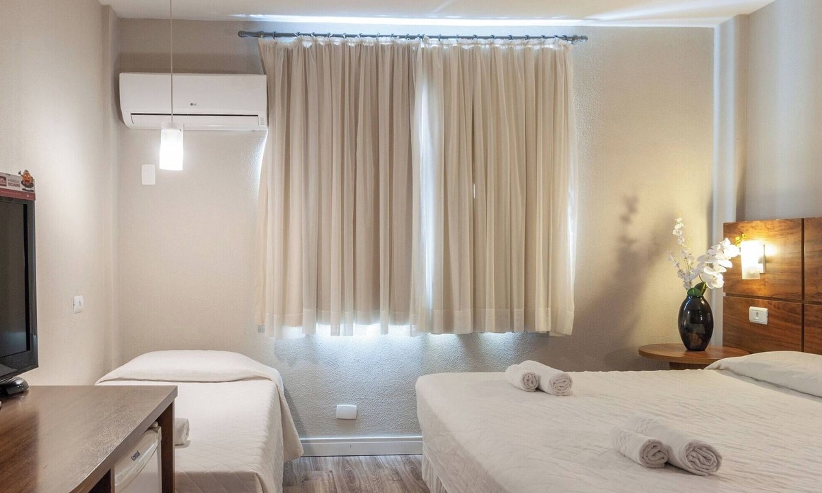 Matriz Hotel | Luxurious Executive Triple Room Steps from Curitiba’s Best Parks and Landmark