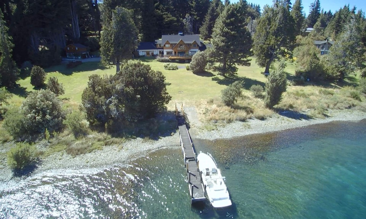 Llao Llao Villa | LUXURY LAKESIDE VILLA