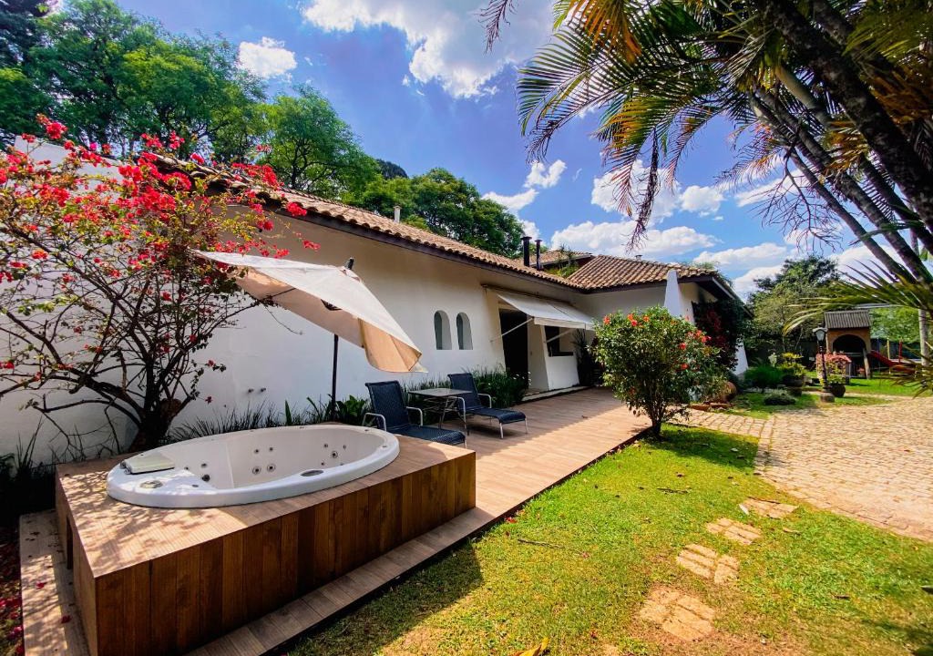 Cotia House | Magnífica casa no coração da Granja Viana