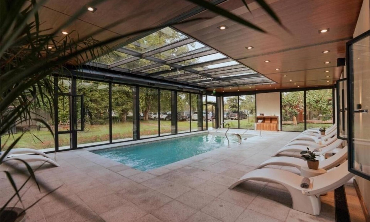 Rio Cuarto Hotel | Modern Rio Cuarto Retreat: Spa, Indoor Pool | 10 Min Drive to IAH Airport