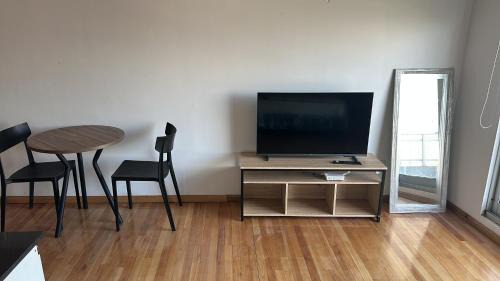 Pasteur Apartment | Monoambiente a estrenar con pileta y parrilla