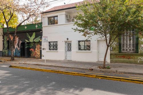 Villa Crespo Apartment | MOT Rentals MusikHaus Soho 4Bd 10pax