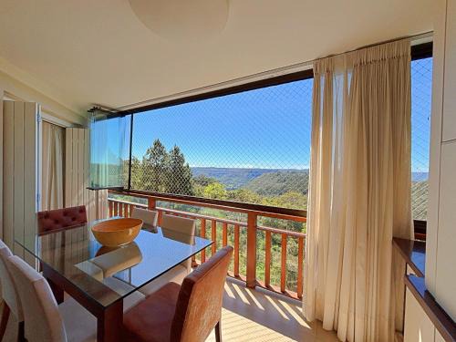 Tres Pinheiros Apartment | Natureza e vista incrível, a passos do L A G O N E G R O!
